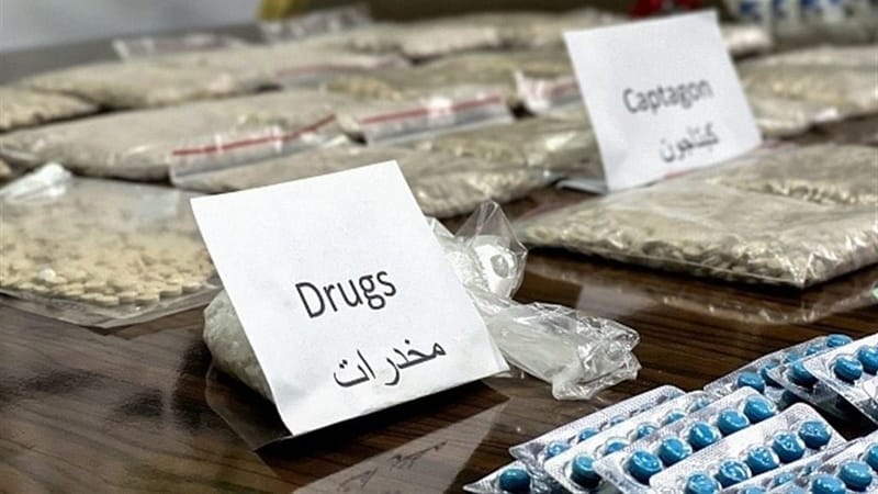 القبض على متاجرين بالمخدرات بحوزتهم (13) كغم من المواد المخدرة بثلاث محافظات