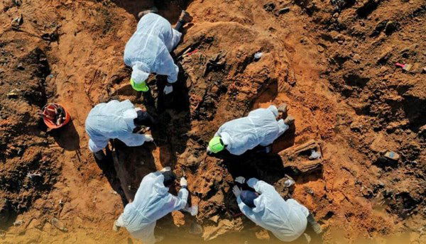 واسط….العثور على مقبرتين جماعيتين تضمان رفات عشرات الأشخاص