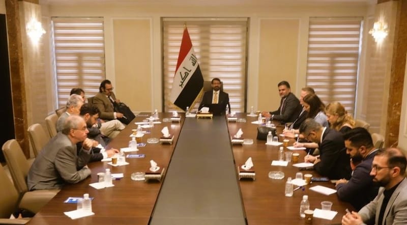 مستشار رئيس الوزراء يبحث مع وفدين دوليين مشروع الحكومة لتعديل الدستور