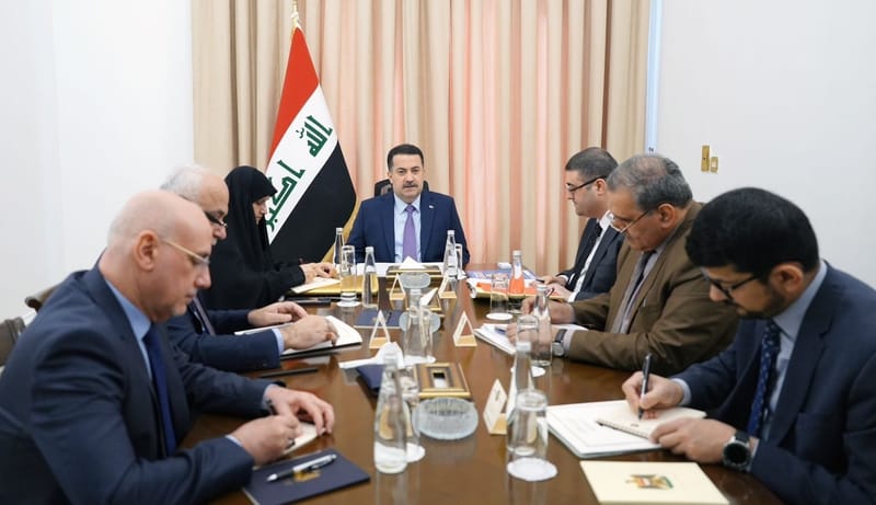 رئيس الوزراء يرأس اجتماعاً خاصاً ضمّ وزارة الاتصالات وهيأة الإعلام