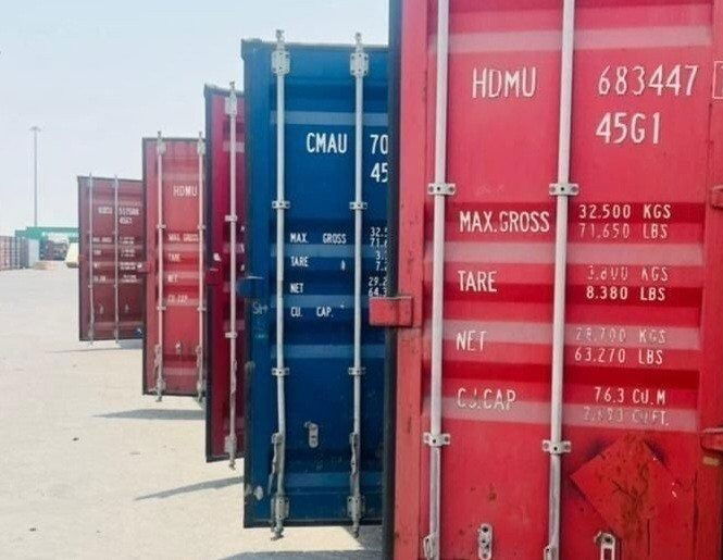 المنافذ تضبط 8 حاويات مخالفة للشروط في ميناء أم قصر الشمالي