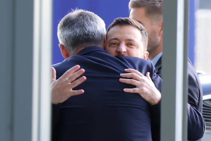 زيلينسكي يزور الحلف الأطلسي للمرة الأولى ويطلب زيادة إمدادت الأسلحة