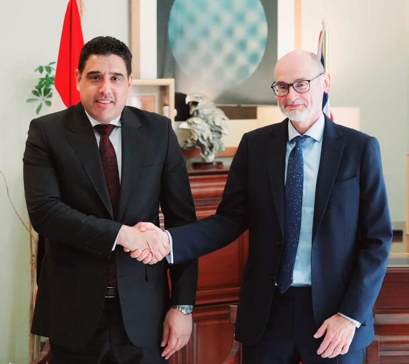 محافظ بابل يوقع الملحق الأخير الخاص بتمويل مشروع مجاري الحلة