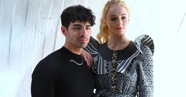 جو جوناس يشارك اقتباسًا ذا مغزى بعد التوصل إلى اتفاقية حضانة مؤقتة مع صوفي تيرنر