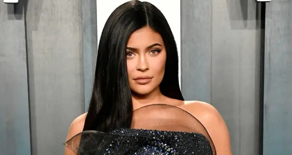 خسرت أكثر من 230 ألف متابع.. كايلي جينر تتراجع عن دعمها لإسرائيل وهذا ما حصل