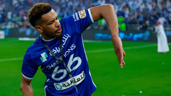 نجم الهلال: ليس لي قدوة.. وراموس خارج السعودية بسببي