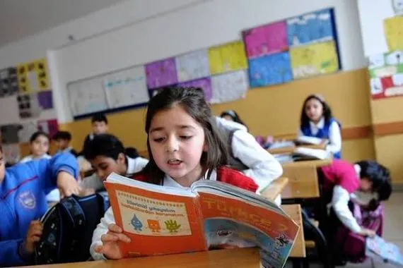 أزمة الكتب المدرسية تعصف في العراق.. الأهالي يناشدون والوزارة تطمئن: