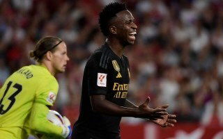 نادي إشبيلية يتعهد بمعاقبة مشجع وجه إساءة عنصرية لفينيسيوس