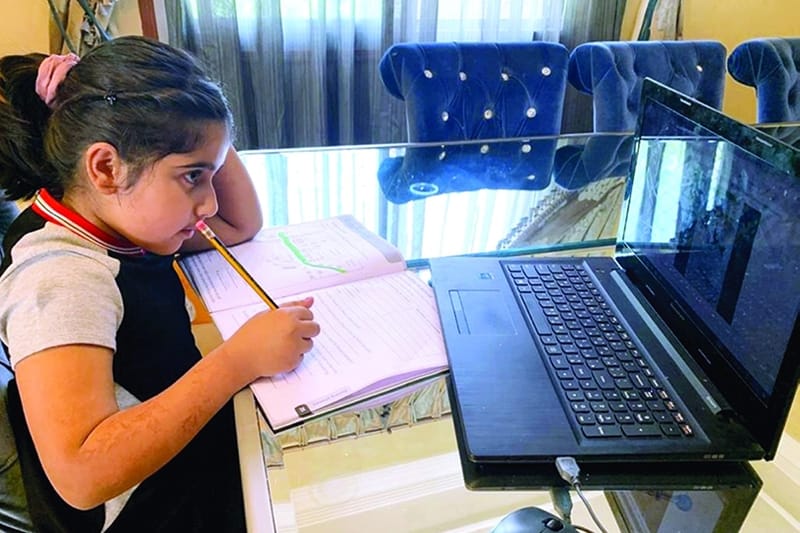 بعد اقتصاره على "تحديد صفحات الواجب".. ما إيجابيات وسلبيات إيقاف التعليم الالكتروني في العراق؟