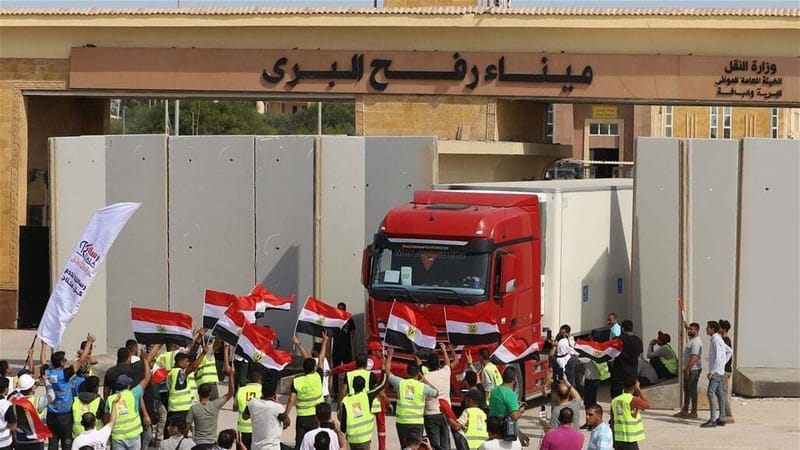 ثالث قافلة مساعدات تعبر من رفح الى غزة