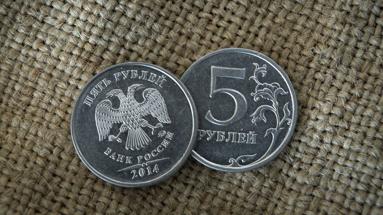 الروبل الروسي يواصل الارتفاع أمام الدولار