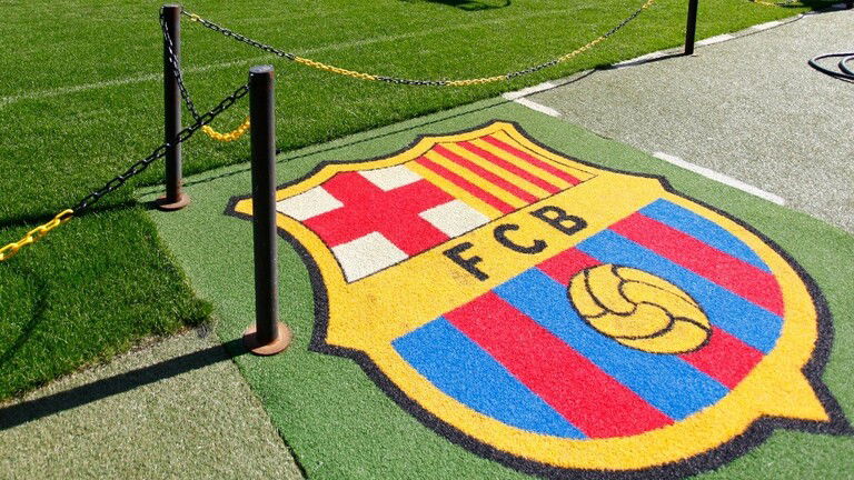 أول تعليق رسمي من برشلونة على "التغريدة المهينة"