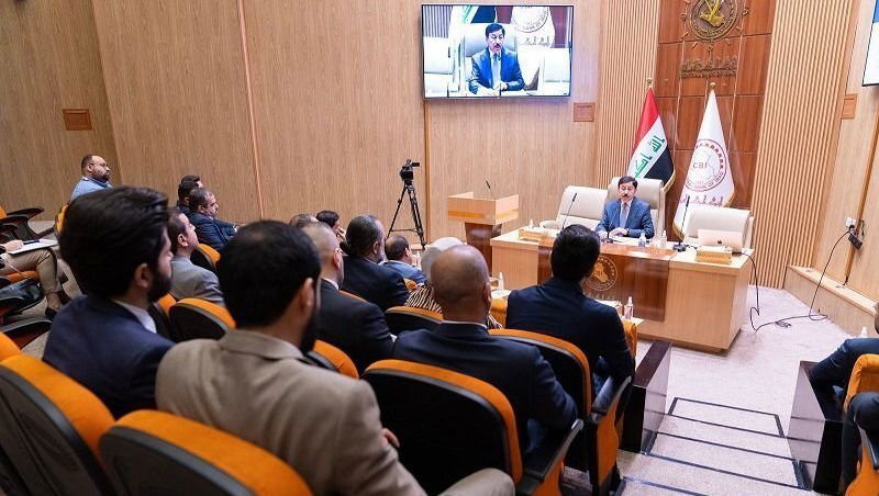 محافظ البنك المركزي يحث المواطنين على استخدام البطاقات المصرفية