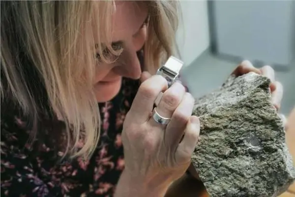 علماء: صخور جبال الألب تكشف عن ديناميكيات حركات الصفائح في باطن الأرض