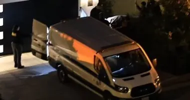 نقل جثمان ماثيو بيرى ومصادر: العثور على أدوية مضادة للاكتئاب فى منزله