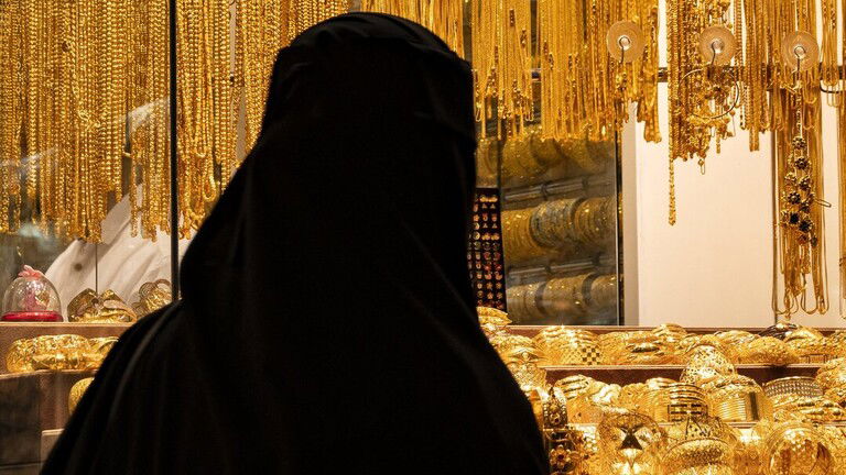 الأصفر الرنان يهبط دون مستوى 2000 دولار