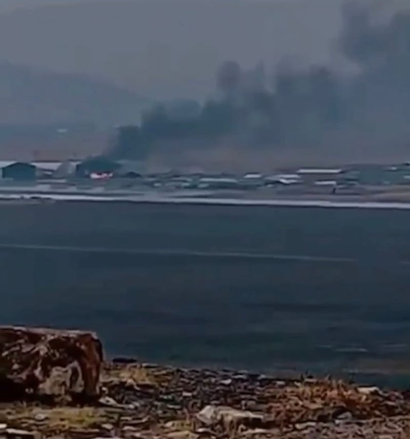 ألسنة النيران تلتهم قاعدة "حرير" في أربيل بعد استهدافها بطائرة مسيّرة