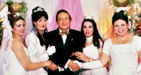 مخرج “عائلة الحاج متولي” يفجر مفاجأة بعد 22 عاماً.. هذا ما كشفه حول نهاية المسلسل