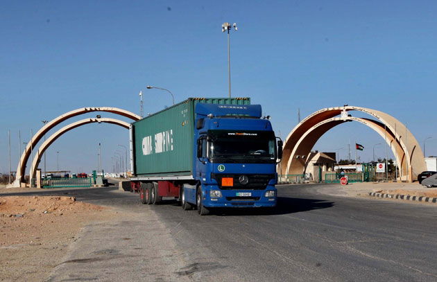 العراق يستورد سلعًا بأكثر من 37 مليار دولار وخبير يؤشر "فسادًا": اضبطوا الحدود ليهبط الدولار