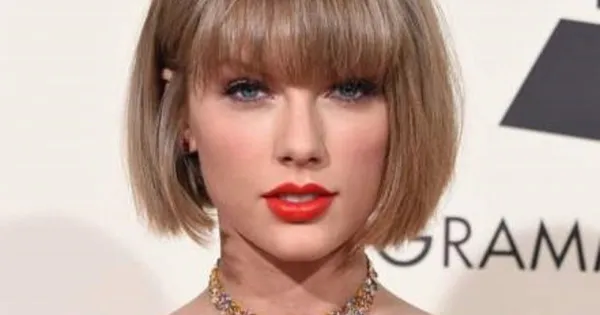 تايلور سويفت بموقف غريب تجاه الملك تشارلز