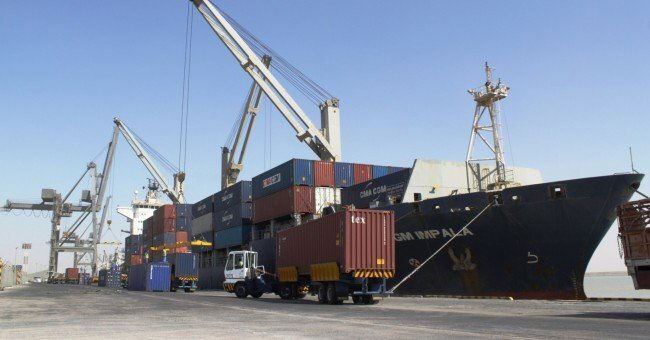 المنافذ الحدودية تضبط حاوية مخالفة في أم قصر