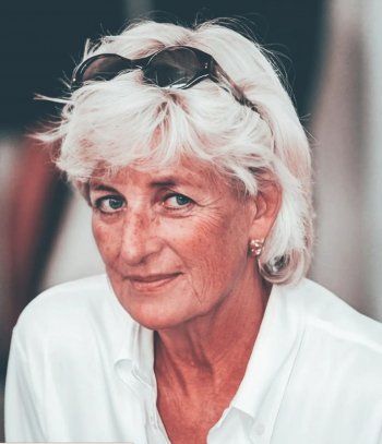 صورة الأميرة ديانا وهي عجوز تتصدر الترند.. هل فقدت سحرها وجمالها؟