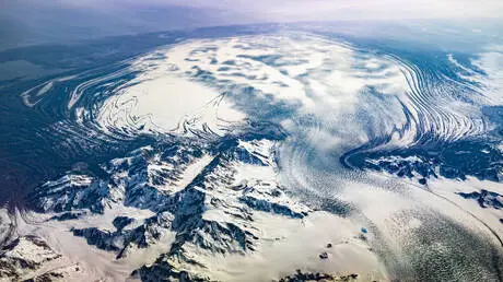 ناسا تكتشف "بحيرة مخفية" وأسرار أخرى في أكبر نهر جليدي في أمريكا الشمالية