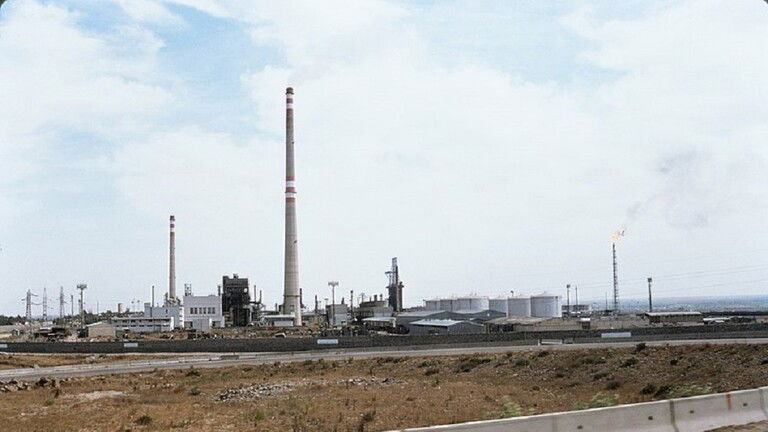 إيران تعتزم إصلاح وصيانة مصفاة النفط في حمص السورية