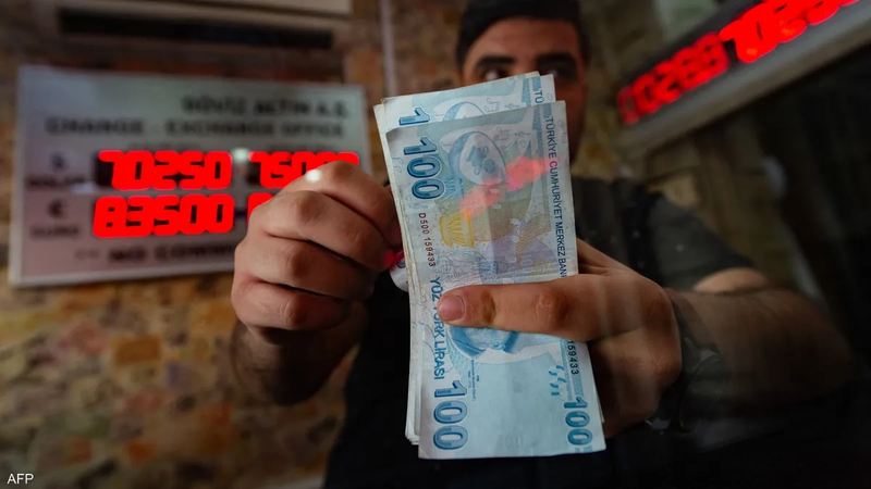 الليرة التركية تسجل أدنى انخفاض لها أمام الدولار على الإطلاق