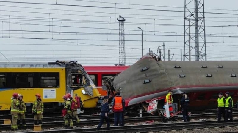 جرحى بتصادم قطارين في إيطاليا