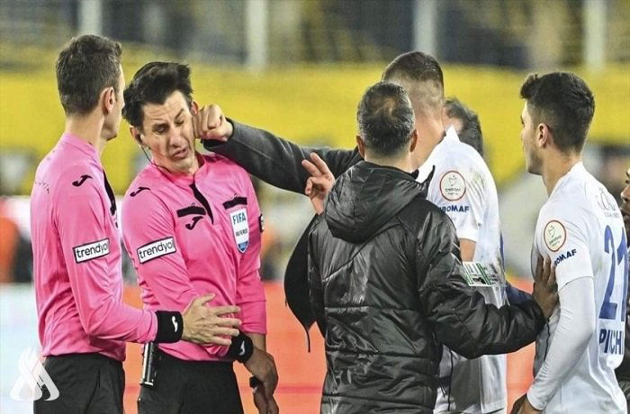 القبض على رئيس نادٍ تركي "لكمَ" حكما أثناء المباراة