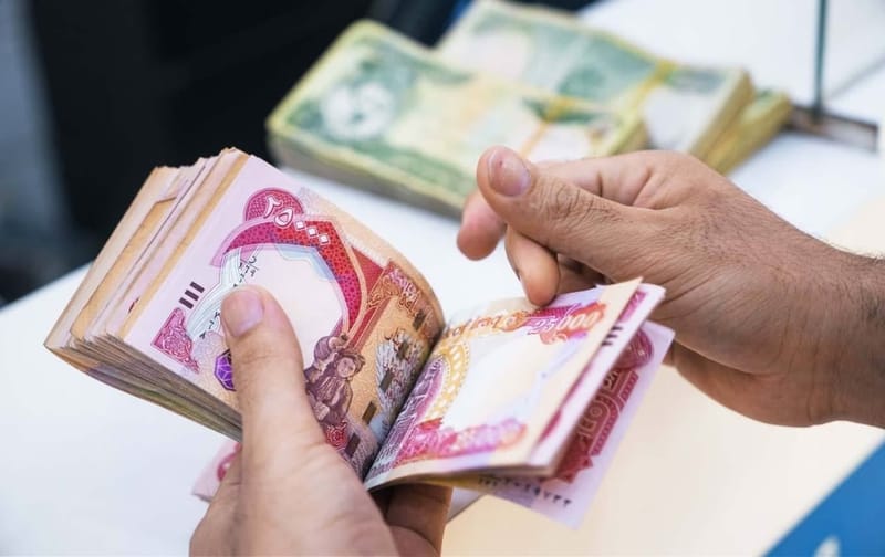 العمل تعلن البدء بتوزيع منحة طلبة الجامعات