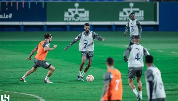 الهلال السعودي ينهي خلاف الفرج وجيسوس