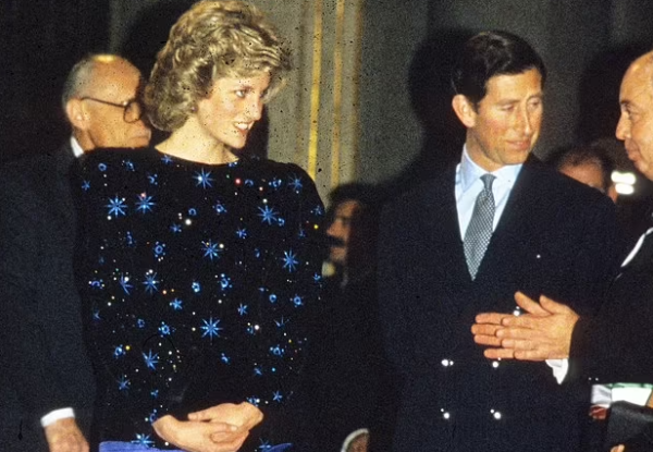 فستان الأميرة ديانا في الثمانينيات يحقق رقماً قياسياً بمزاد عالمي