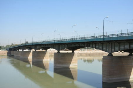 الشرطة الاتحادية تُنقذ "منتحرًا" رمى بنفسه من أعلى الجسر في الكاظمية