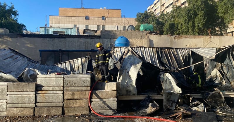 بالصور..إخماد حريق داخل السفارة الإيرانية وسط بغداد