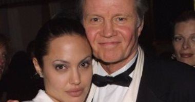 من قطيعة 10 سنوات لخلاف بسبب غزة.. مشاكل أنجلينا جولى ووالدها فى عيد ميلاده