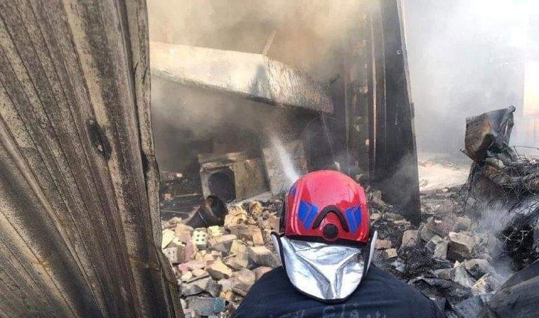 حريق كبير يلتهم مجمعًا تجاريًا في "ابو غريب" وفرق الإطفاء تتدخل