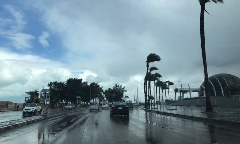 طقس الأيام الخمسة الأولى من 2024.. زخات مطرية متفرقة وانخفاض بالحرارة