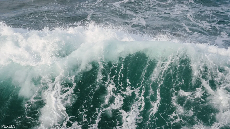 ثلاث دول تطلق تحذيرات من موجات تسونامي إثر زلازل اليابان