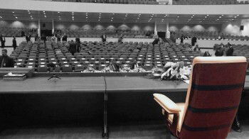 جلسة السبت.. هل تنقذ "كرسي" رئيس البرلمان أم مصيرها "الفشل"؟