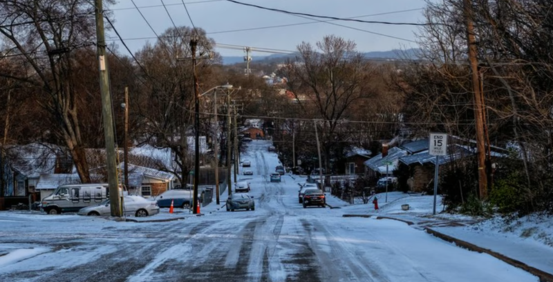 مئات الآلاف دون كهرباء إثر عاصفة ثلجية تضرب أمريكا