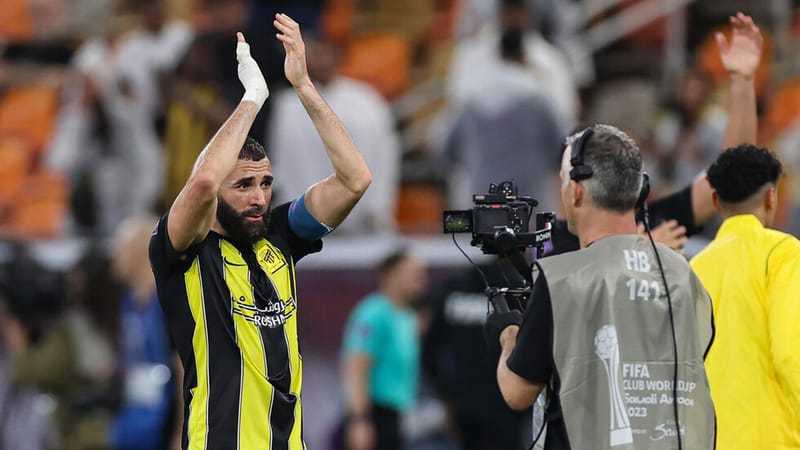 هل انتهت قصة بنزيما مع الدوري السعودي؟!