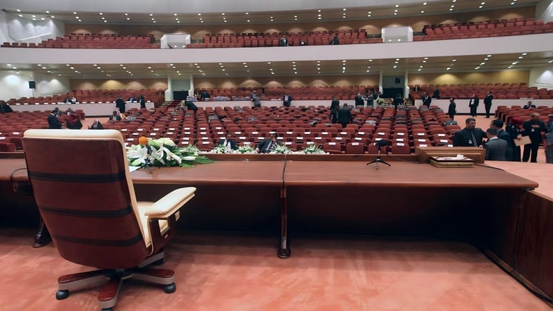 القوى السياسية في ورطة "قانونية" بشأن انتخاب رئيس البرلمان