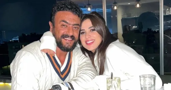 ياسمين عبد العزيز أول من زار أحمد العوضي في المستشفى بعد تعرضه لوعكة صحية