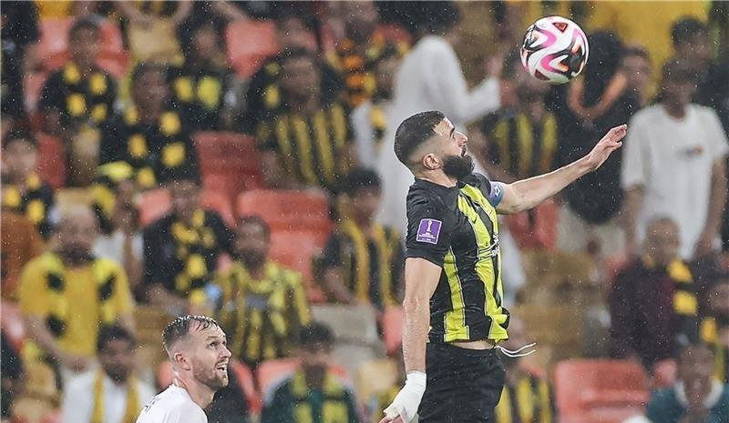 مانشستر يونايتد يحسم قراره بشأن بنزيما