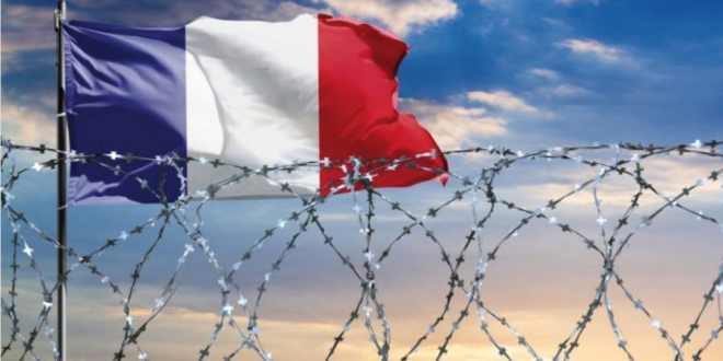 فرنسا تنشر النص الرسمي لقانون الهجرة الجديد
