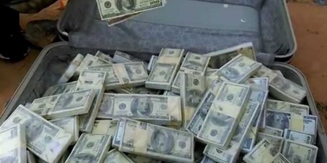 القبض على متهمين بحوزتهما 60 الف دولار مزورة في بغداد وذي قار