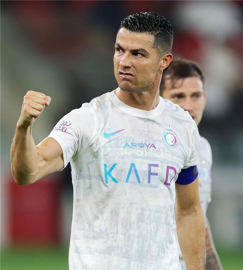 "شاكرا للنعم".. رونالدو يوجه رسالة باللغة العربية