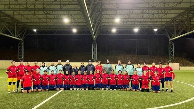 منتخبنا الوطني للسيدات يعسكر باريس.. السفارة الفرنسية بالعراق تعلق (صور)